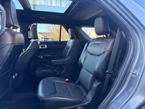 Used 2022 Ford Explorer Platinum w/ Equipment Group 601A image 11