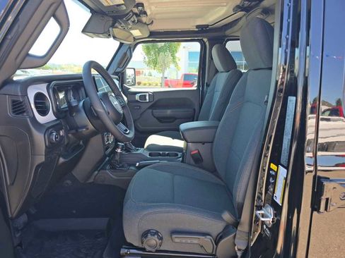 New 2025 Jeep Gladiator Sport image 9
