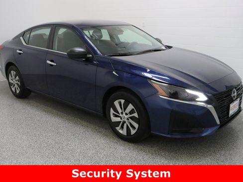 Used 2024 Nissan Altima 2.5 S image 4