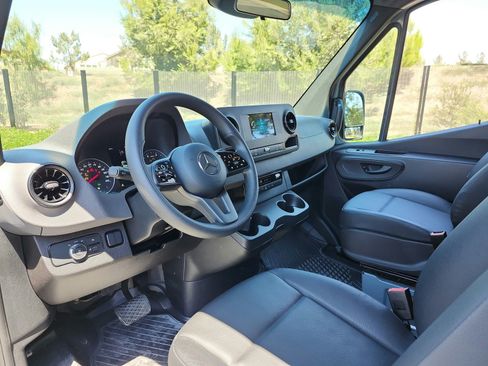 Used 2024 Mercedes-Benz Sprinter 2500 image 5