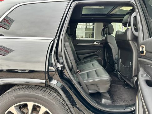 Used 2017 Jeep Grand Cherokee Overland w/ Jeep Active Safety Group AWD/4WD image 17