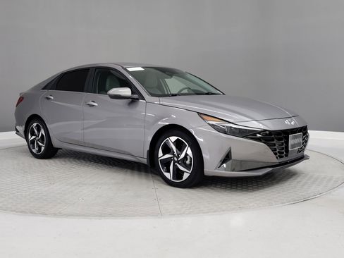 Used 2023 Hyundai Elantra Limited image 37