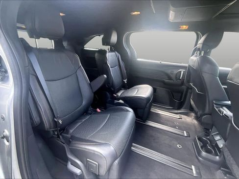 Used 2025 Toyota Sienna Limited AWD/4WD image 21