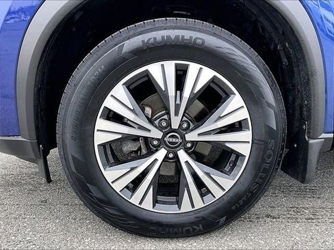 Used 2023 Nissan Rogue SV image 7