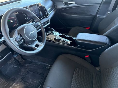 Used 2023 Kia Sportage LX image 9