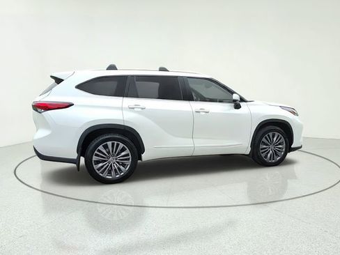 Used 2021 Toyota Highlander Platinum AWD/4WD image 6
