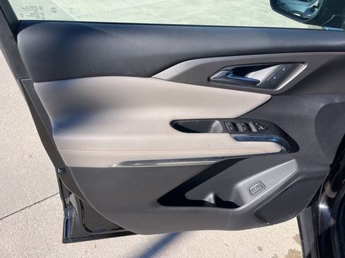 Used 2025 Chevrolet Traverse LT image 13