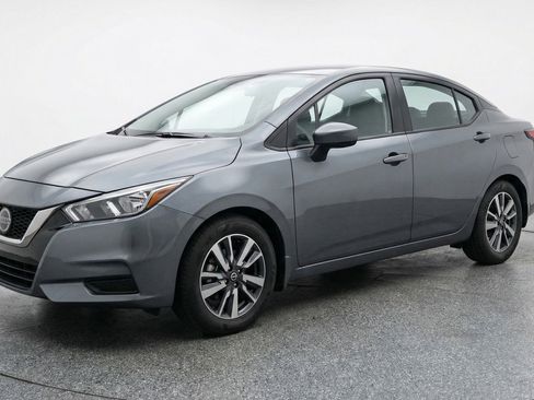 Used 2025 Nissan Versa SV image 3