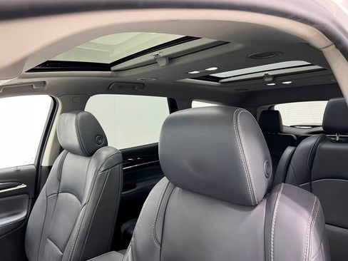 Used 2018 Buick Enclave Essence AWD/4WD image 12
