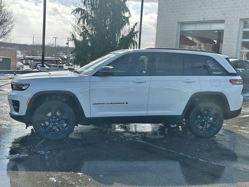Used 2023 Jeep Grand Cherokee Altitude image 8