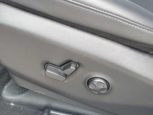 Used 2024 Chrysler Pacifica Limited FWD image 9