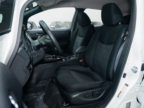 Used 2025 Nissan Leaf SV Plus image 18