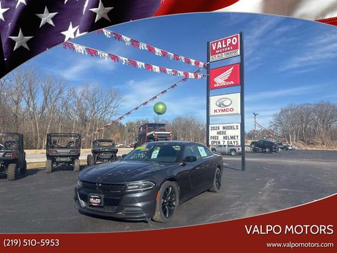 Used 2018 Dodge Charger SXT w/ Blacktop Package image 1
