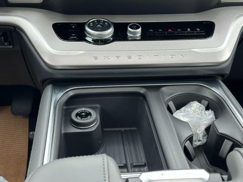 New 2026 Ford Expedition Active image 10