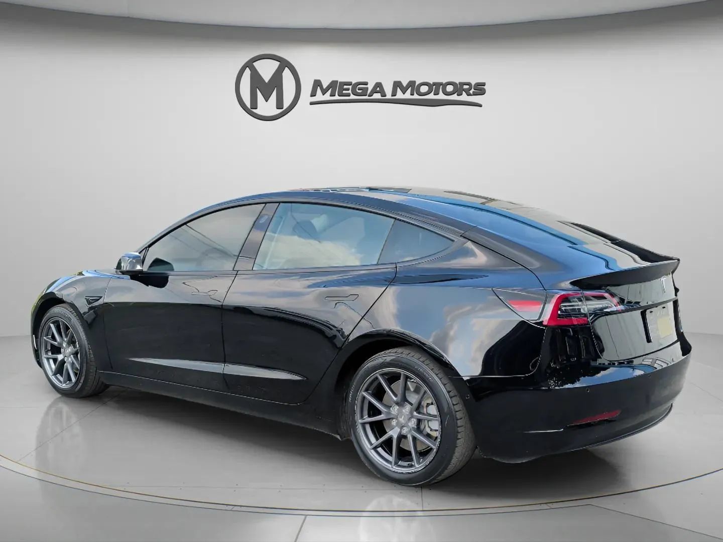 Used 2022 Tesla Model 3 Standard Range RWD image 4