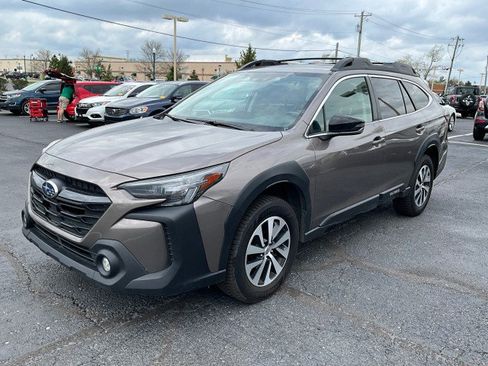 Used 2024 Subaru Outback Premium image 3