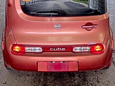 Used 2009 Nissan Cube 1.8 S w/ Interior Designer Pkg FWD image 11