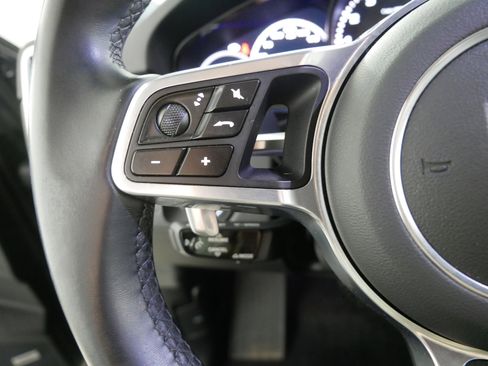 Used 2022 Porsche Cayenne AWD/4WD image 27