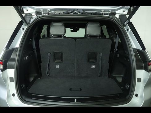 Used 2024 Jeep Grand Cherokee L Limited w/ Luxury Tech Group II image 17