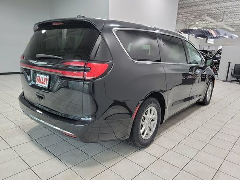 Certified 2023 Chrysler Pacifica Touring-L FWD image 12