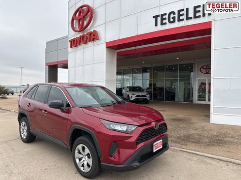 Used 2022 Toyota RAV4 LE image 1