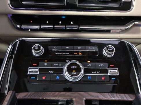Used 2021 Lincoln Navigator Reserve AWD/4WD image 33