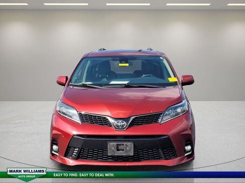 Used 2018 Toyota Sienna SE w/ SE Preferred Package FWD image 9