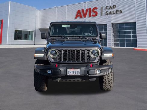 Used 2025 Jeep Wrangler Rubicon w/ Convenience Group image 2