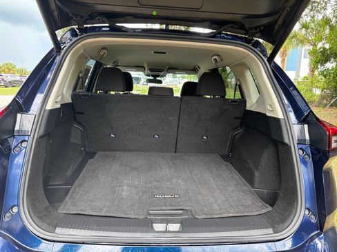 Used 2025 Nissan Rogue SV FWD image 33