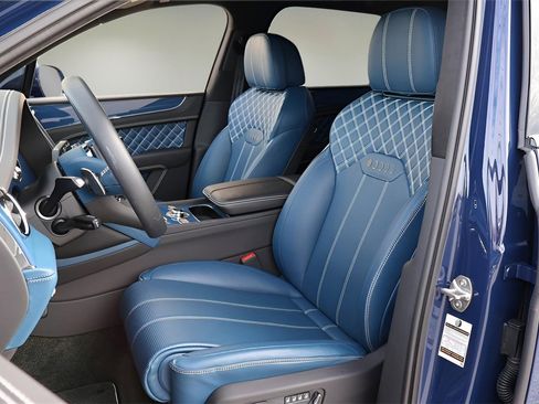 Certified 2023 Bentley Bentayga image 14