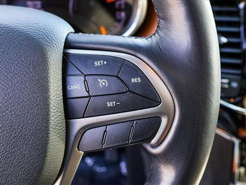 Used 2021 Jeep Grand Cherokee Overland AWD/4WD image 16