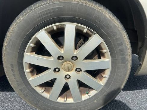 Used 2013 Chrysler Town & Country Touring FWD image 10