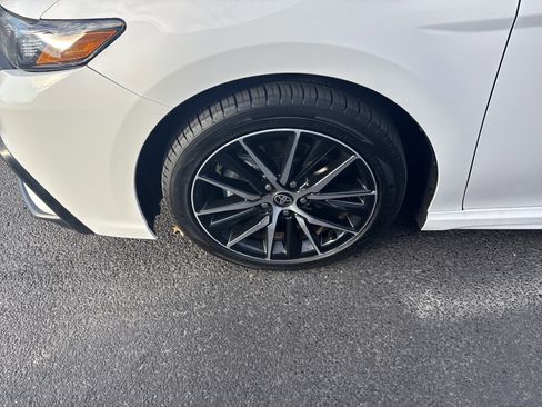 Used 2024 Toyota Camry SE image 11