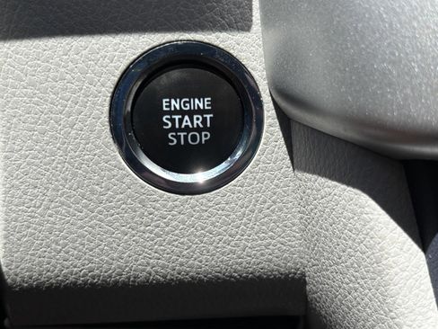 Used 2016 Toyota Highlander Limited Platinum image 32