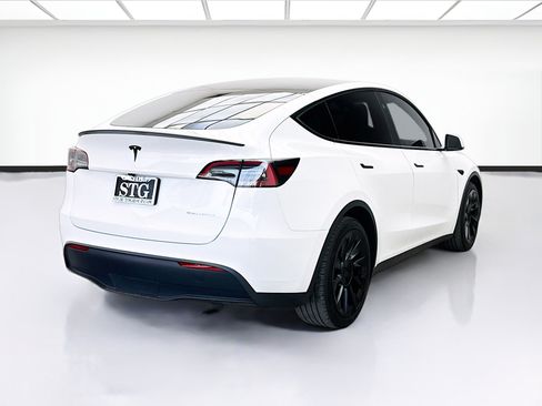 Used 2024 Tesla Model Y Long Range AWD/4WD image 4
