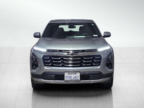 Used 2026 Chevrolet Equinox LT w/ Safety and Technology Package FWD image 2