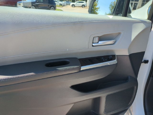 Used 2022 Toyota Sienna XLE FWD image 23