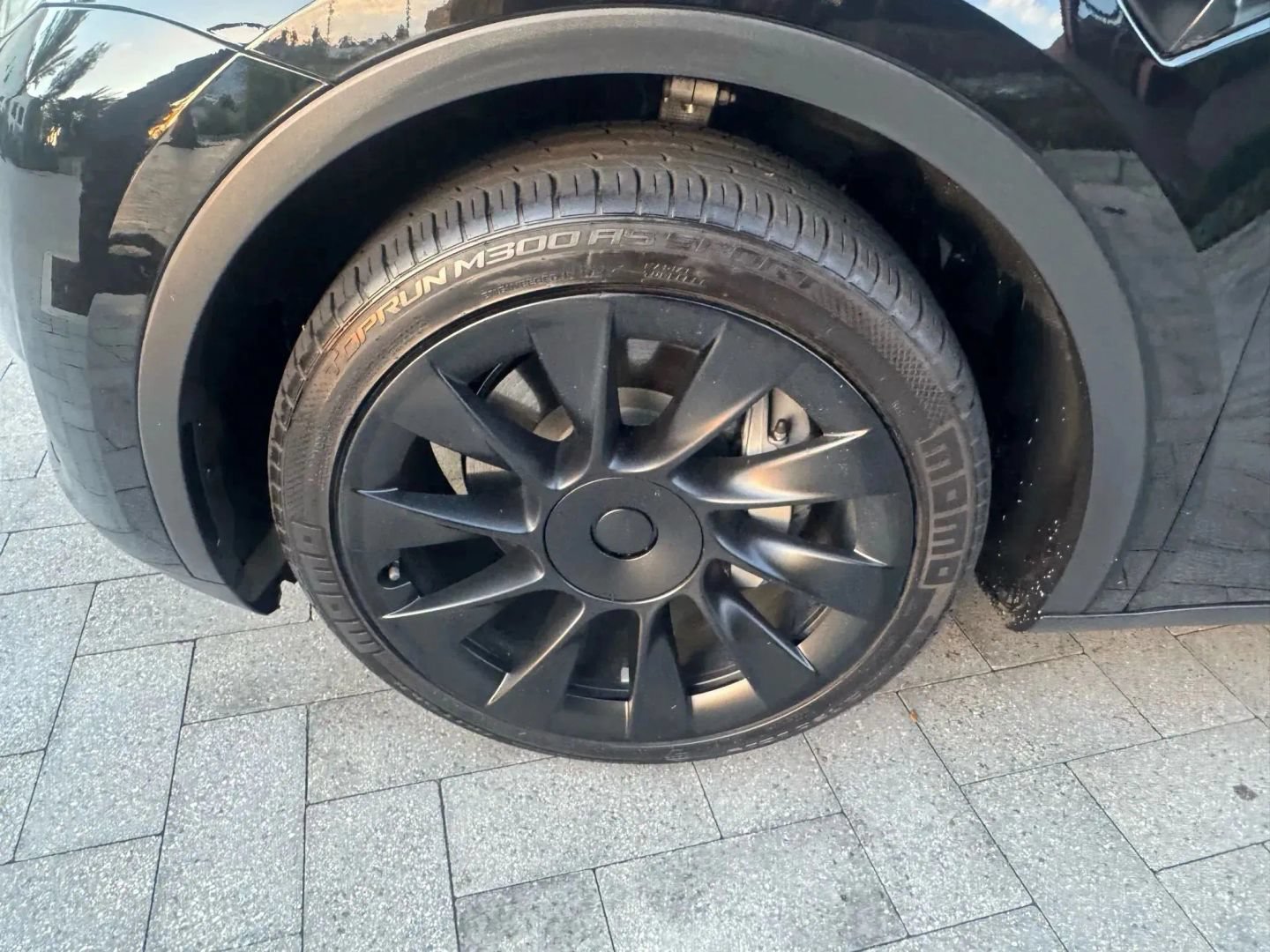 Used 2024 Tesla Model Y Long Range AWD/4WD image 28