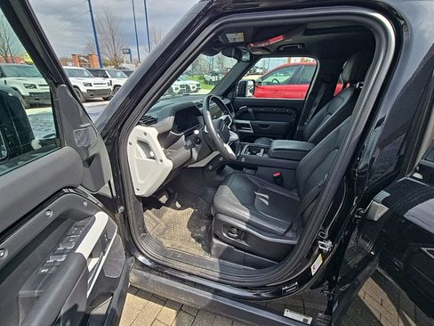 Used 2024 Land Rover Defender 110 SE image 16