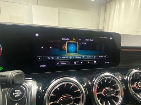Used 2023 Mercedes-Benz GLB 250 4MATIC image 18