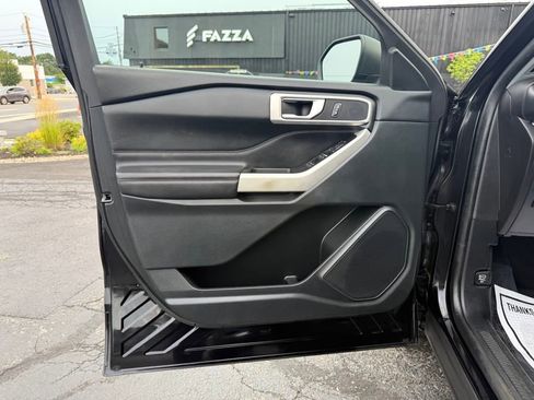 Used 2022 Ford Explorer XLT w/ Equipment Group 202A image 20