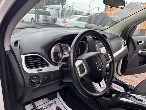 Used 2017 Dodge Journey SE w/ Flexible Seating Group image 18