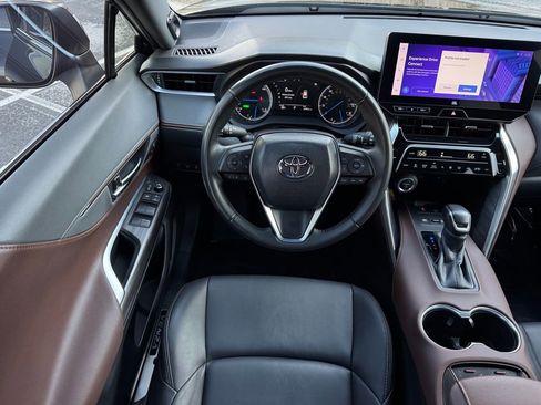 Used 2023 Toyota Venza XLE image 19