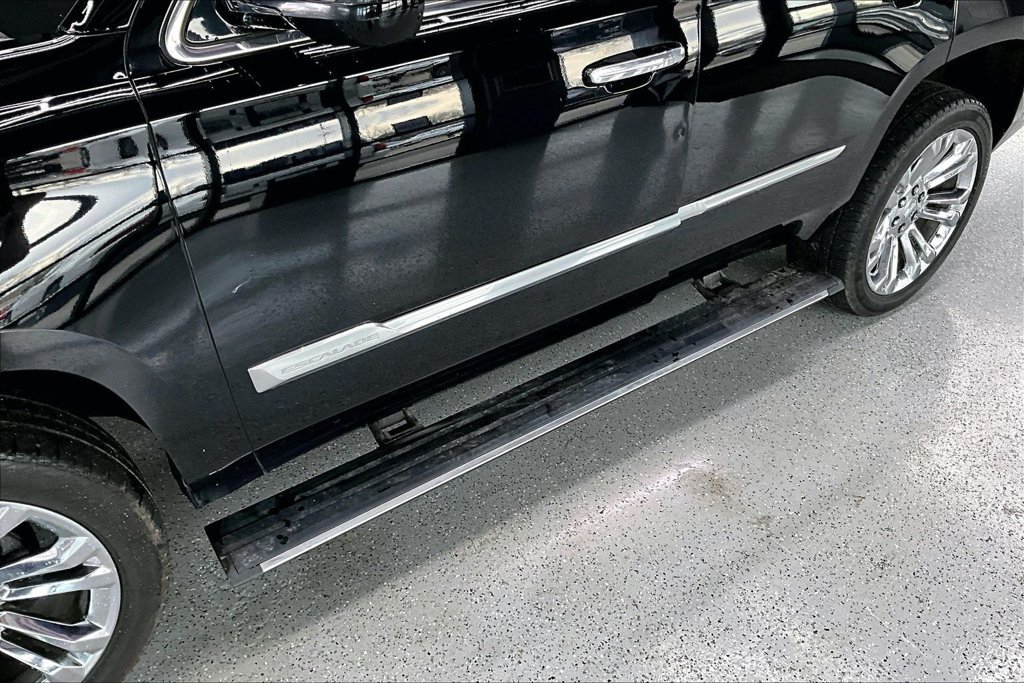 Used 2019 Cadillac Escalade Premium Luxury w/ LPO, Radiant Package AWD/4WD image 38