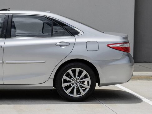 Used 2016 Toyota Camry XLE w/ Moonroof Package FWD image 15