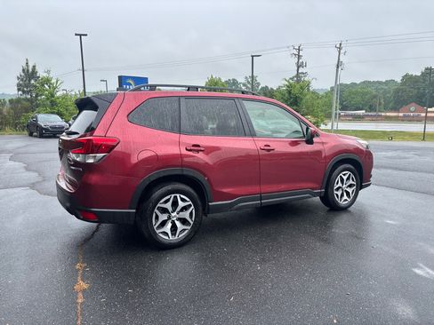 Used 2024 Subaru Forester Premium AWD/4WD image 6