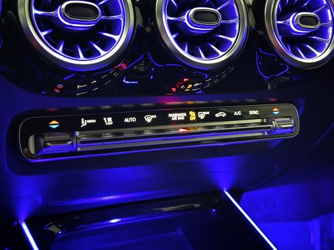 Used 2021 Mercedes-Benz GLA 35 AMG AMG GLA35 image 37