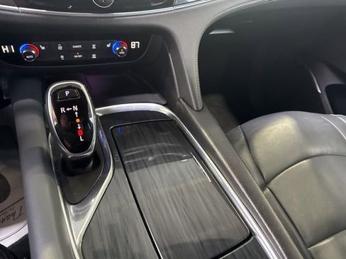 Used 2019 Buick Enclave Essence image 27