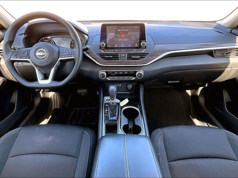 Used 2024 Nissan Altima 2.5 SV image 15