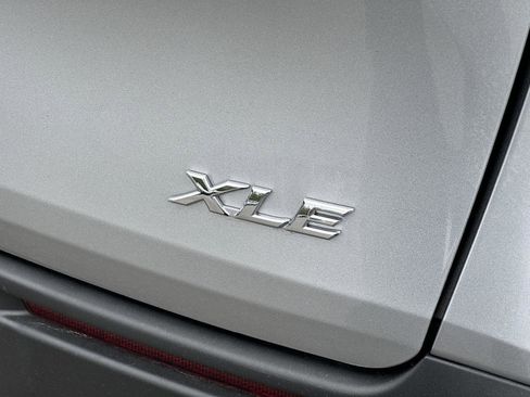 Used 2025 Toyota Sienna XLE image 10